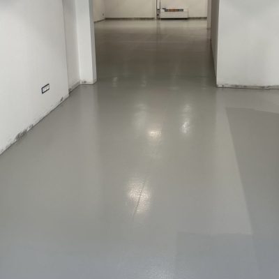 Posa pavimento in resina